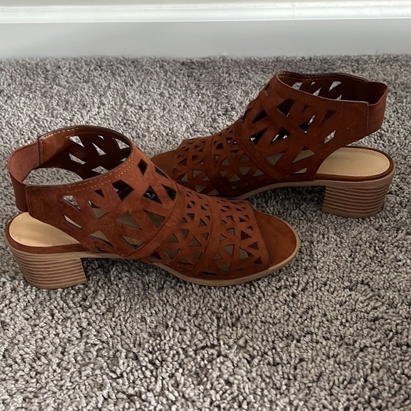 American Eagle Open Toe Laser Cut Out Boho Heels Women’s Size 7.5 - Picture 4 of 10
